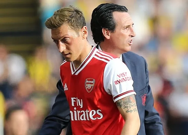 Tin thể thao 6/12: Mesut Ozil mừng ra mặt khi Emery bị sa thải