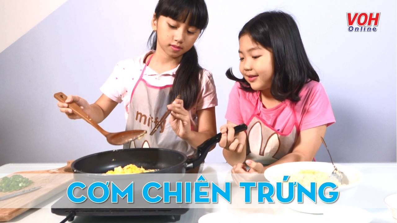 Cùng con vào bếp (Số 30): Cơm chiên trứng 