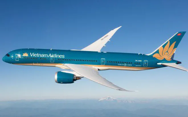 Máy bay của Vietnam Airlines hạ cánh khẩn cấp để cấp cứu hành khách