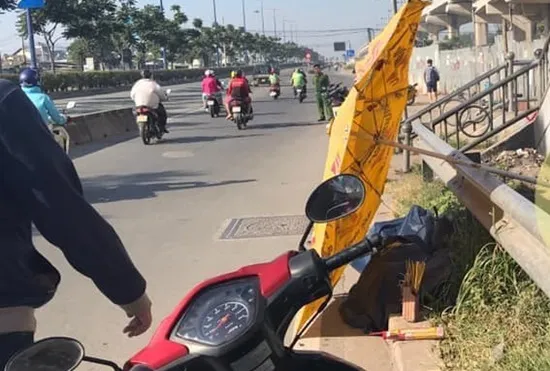 TPHCM: Nữ sinh chết bất thường trên cầu bộ hành