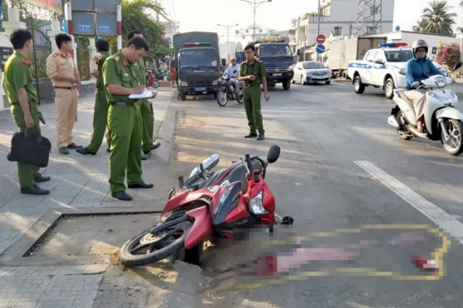 Tin tức tai nạn giao thông hôm nay 16/12/2019: Va chạm xe tải, thanh niên đi xe máy tử vong