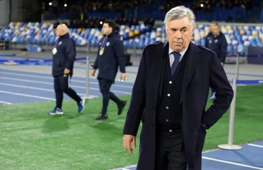Carragher khuyên Arsenal không nên bổ nhiệm Ancelotti