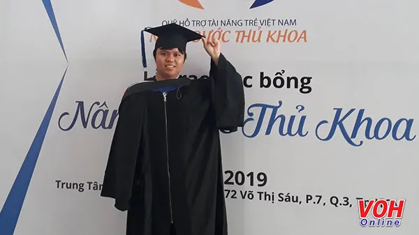 50 sinh viên vượt khó nhận học bổng Nâng bước thủ khoa 2019