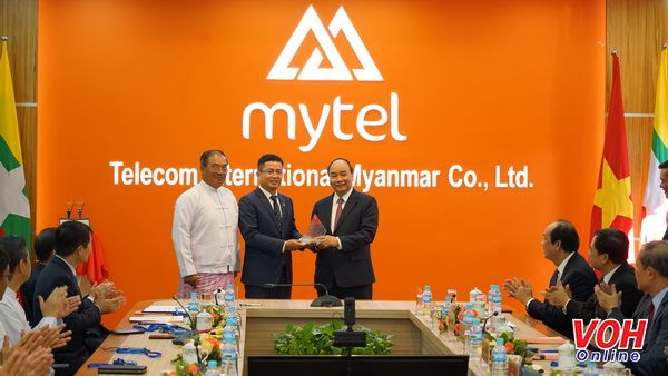 Thủ tướng Chính phủ Nguyễn Xuân Phúc thăm và làm việc với Mytel tại Myanmar
