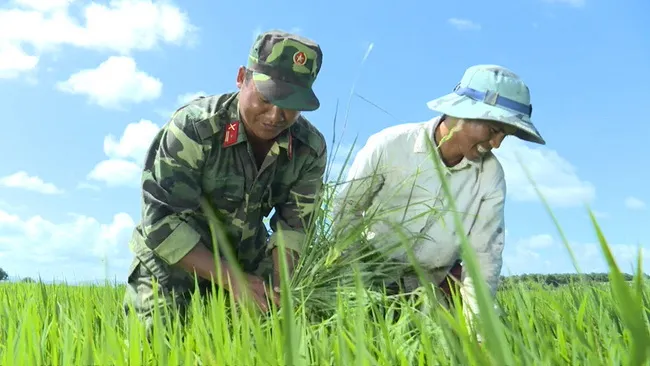 Đoàn kết quân dân - sức mạnh vô địch của Quân đội nhân dân Việt Nam