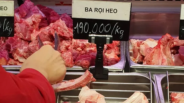 Khẩn trương báo cáo Thủ tướng tình hình giá thịt heo