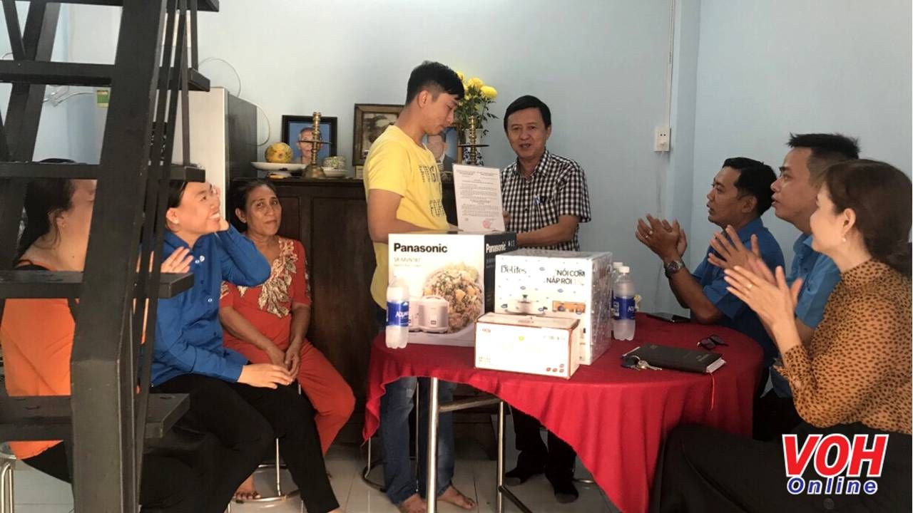 Công đoàn KCX-KCN TPHCM trao mái ấm cho đoàn viên khó khăn 