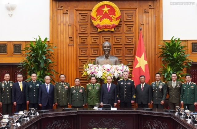Thủ tướng tiếp lãnh đạo Bộ Quốc phòng, quân đội các nước