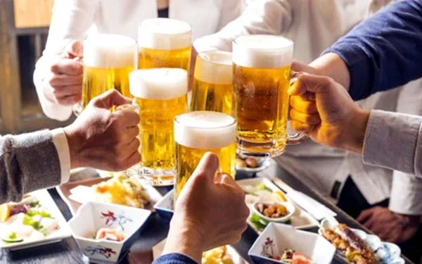 Muốn lái xe đi đón giao thừa tết Tây thì đừng uống rượu bia