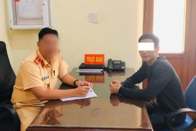 Xử phạt nam thanh niên chạy xe máy xuyên Việt chưa đến 20 giờ 