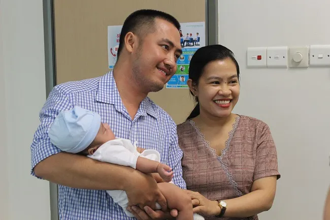 “Chuyển viện trong tử cung” cứu sống bé trai sinh non 26 tuần tuổi, nặng 800gr