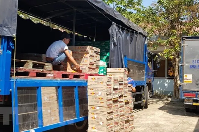 Bình Phước: Thu giữ hàng ngàn lon nước ngọt bò húc không rõ nguồn gốc