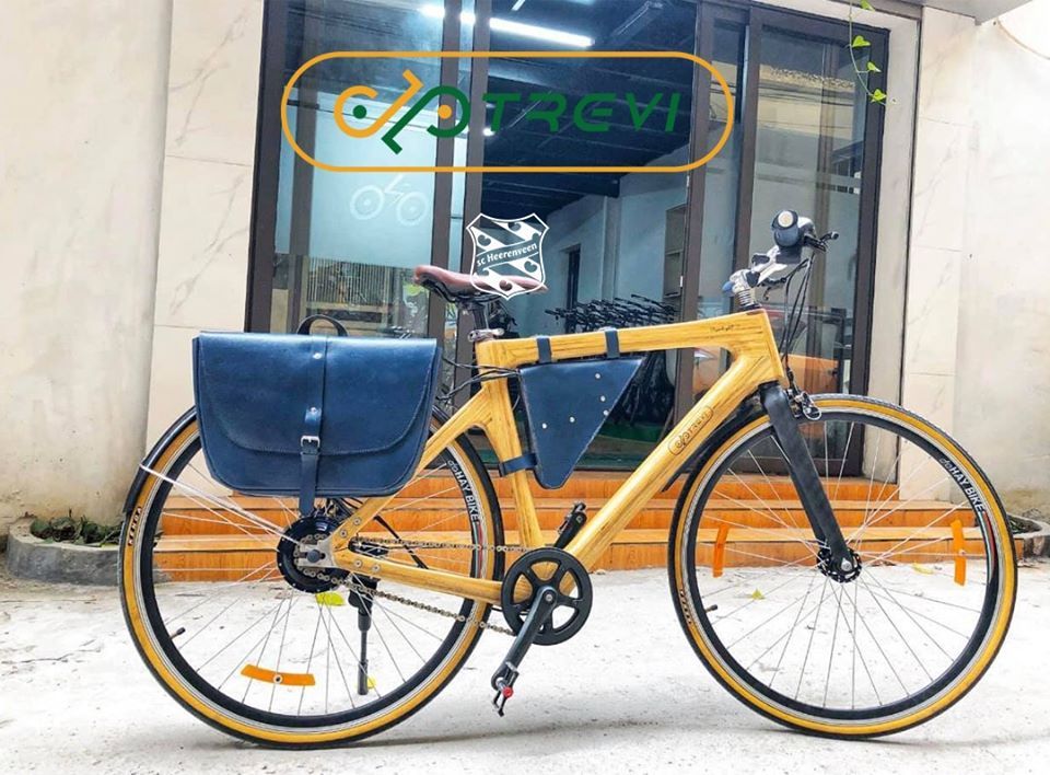 Một doanh nghiệp Việt Nam tài trợ xe đạp tre độc đáo cho CLB Heerenveen của Văn Hậu