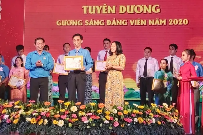 Công đoàn viên chức TPHCM tuyên dương 90 Gương sáng Đảng viên 