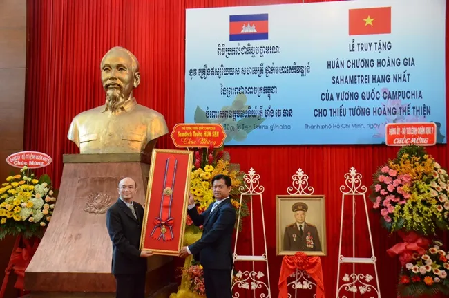 Lễ truy tặng Huân chương Hoàng gia Sahametrei hạng Nhất cho Thiếu tướng Hoàng Thế Thiện