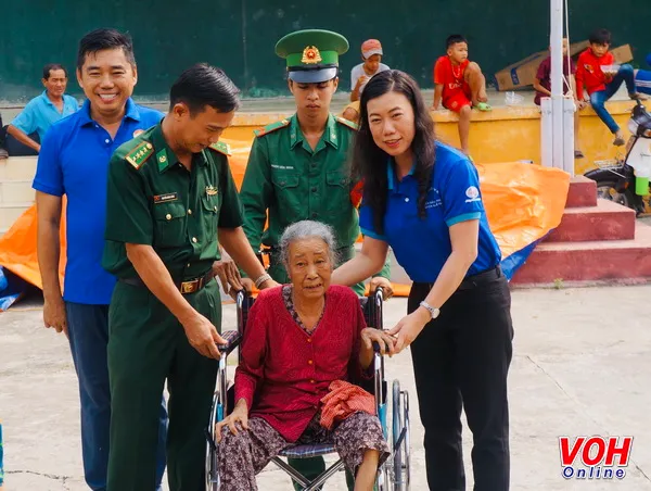 Hơn 800 triệu đồng chăm lo cho bà con nghèo vùng biên giới Tân Hồng, Đồng Tháp