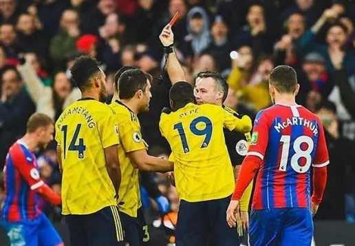 Aubameyang thanh minh sau tấm thẻ đỏ trước Crystal Palace