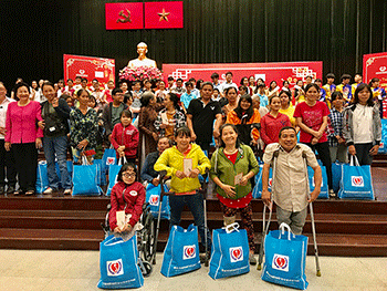 2.000 người khuyết tật và trẻ mồ côi tham dự chương trình “Cây mùa xuân thắp sáng lòng nhân ái”