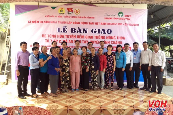 Các Đoàn thể Khối Dân-Chính-Đảng TPHCM khởi công bê tông hóa đường giao thông nông thôn