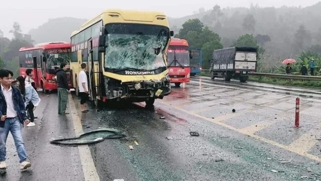 Tin tức tai nạn giao thông ngày 17/1: 4 ôtô tông liên hoàn trên cao tốc Nội Bài - Lào Cai