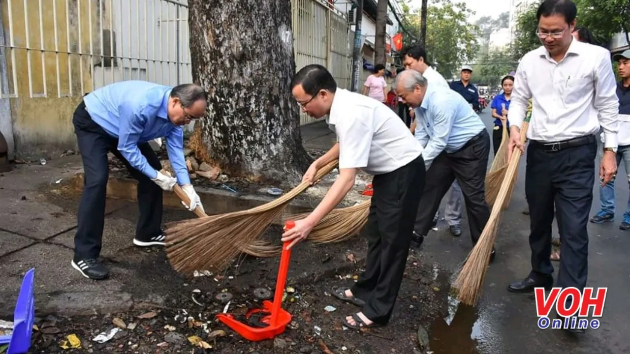 Quận 10 ra quân thực hiện tháng “TP sạch – TP văn hoá mừng xuân Canh Tý 2020, mừng Đảng 90 năm”