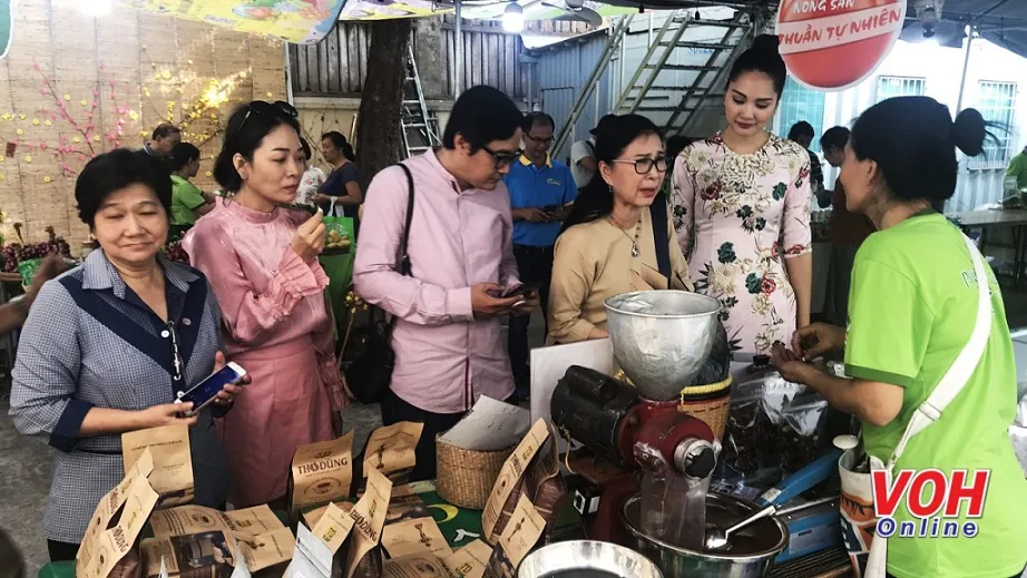 Khoảng 1.000 loại nông sản sạch tham gia phiên chợ “Tết xanh - Quà Việt”