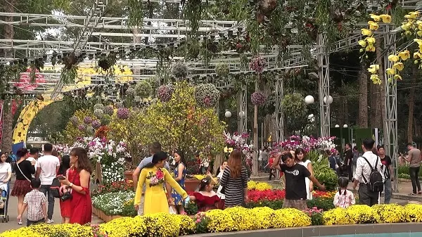 Không khí Tết tràn ngập TPHCM
