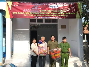 Bàn giao nhà mới cho Đảng viên có hoàn cảnh khó khăn tại Cần Giờ