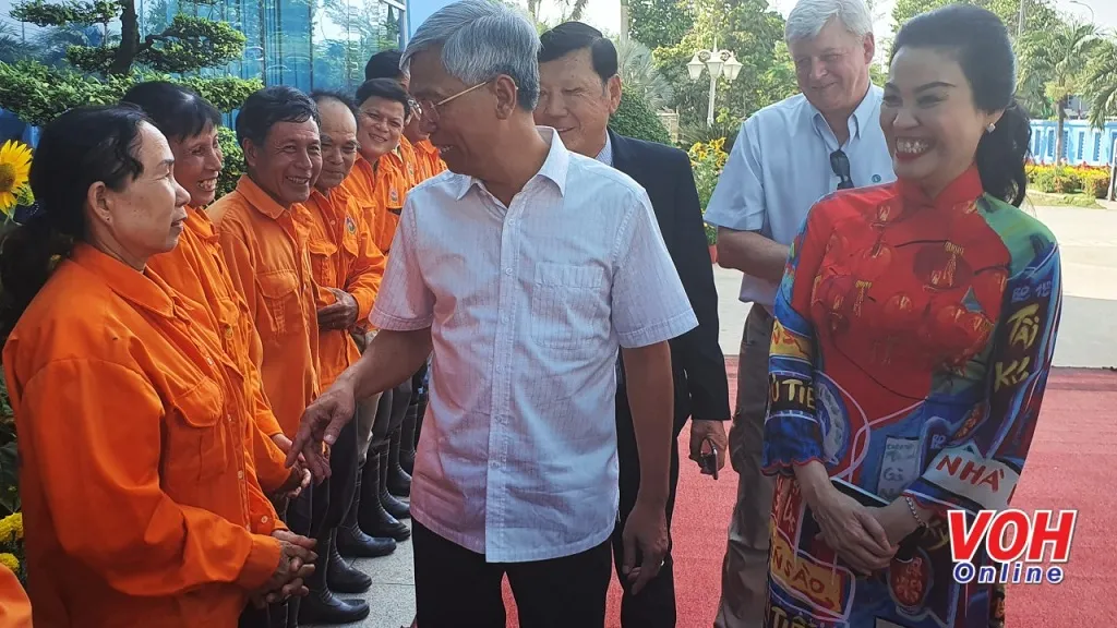 Phó Chủ tịch UBND TPHCM Võ Văn Hoan thăm, chúc Tết công nhân VWS