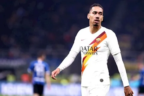 Tin bóng đá 28/1: MU sẵn sàng bán Smalling với 1 điều kiện