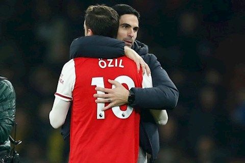 Arsenal từ chối bán Mesut Ozil vào tháng 1