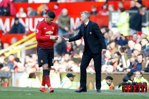 Marcos Rojo ra đi không quên tố Solskjaer đạo đức giả