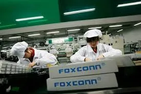Dịch virus corona: Foxconn chuyên lắp ráp iPhone nay cũng chuyển hướng sản xuất khẩu trang