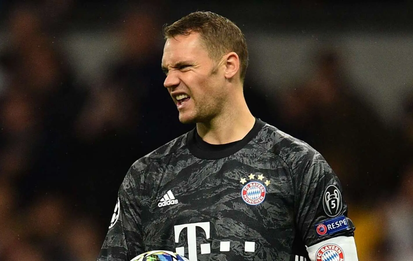 Neuer vẫn lạc quan bất chấp Bayern có thủ môn mới