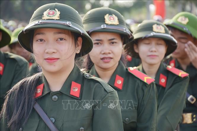 Hàng ngàn thanh niên hăng hái lên đường nhập ngũ