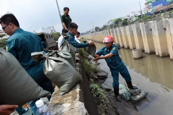 Triều cường TPHCM đầu năm vượt đỉnh trên 1,6m, nhiều nơi có nguy cơ ngập nặng