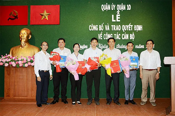 Vừa nêu gương tốt, vừa phê phán cái không tốt