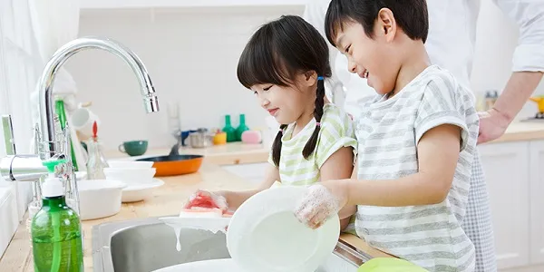 Con nghỉ học tránh dịch Covid-19, cha mẹ dạy gì ở nhà?