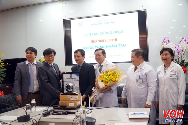 Đơn vị thận nhân tạo đầu tiên của Bệnh viện hạng Đặc biệt tại Việt Nam đạt chứng nhận ISO 9001:2015