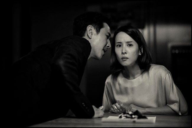 Ký Sinh Trùng phiên bản trắng đen mang đến trải nghiệm khác lạ