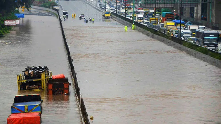 Indonesia: Mưa lớn, thủ đô Jakarta lại ngập nặng 