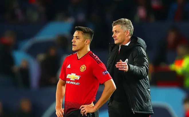 HLV Solskjaer được cho nói dối về tương lai Sanchez 