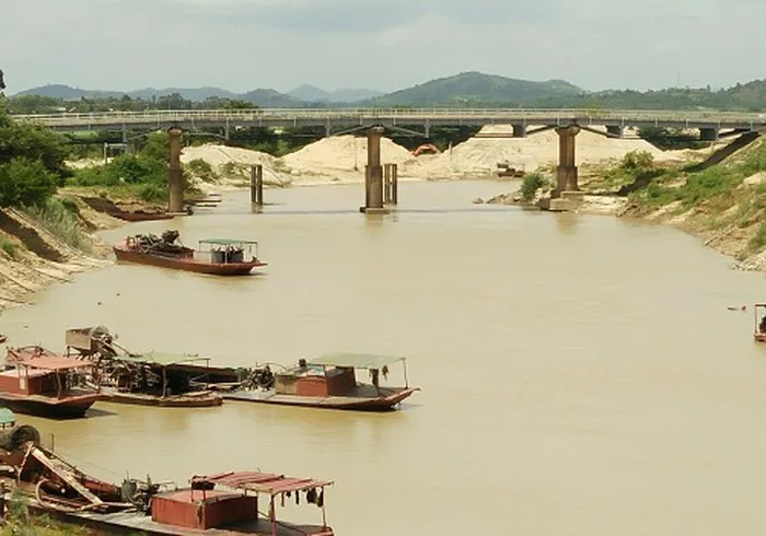 Cấm khai thác cát, sỏi tại khu vực bờ sông có nguy cơ sạt, lở