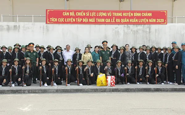 Huyện Bình Chánh thăm nữ dân quân tham gia huấn luyện cho lễ ra quân huấn luyện năm 2020