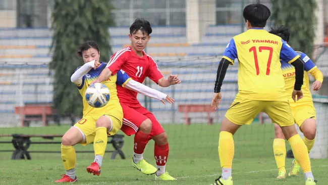 ĐT nữ Việt Nam hoà không bàn thắng trước U15 Hà Nội