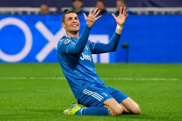 Ronaldo sút phạt 38 lần không vào quả nào