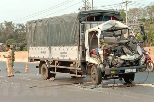 Tin tức tai nạn giao thông hôm nay 6/3/2020: Xe tải tông máy cày, 2 người chết, 1 người nguy kịch 