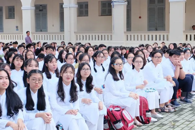 Phòng nCoV: Ngày đầu tiên đi học trở lại, các trường rà soát, kiểm tra tình trạng sức khỏe học sinh