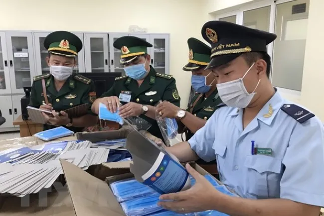 Bắt giữ vụ xuất lậu hơn 164.000 khẩu trang y tế sang Campuchia