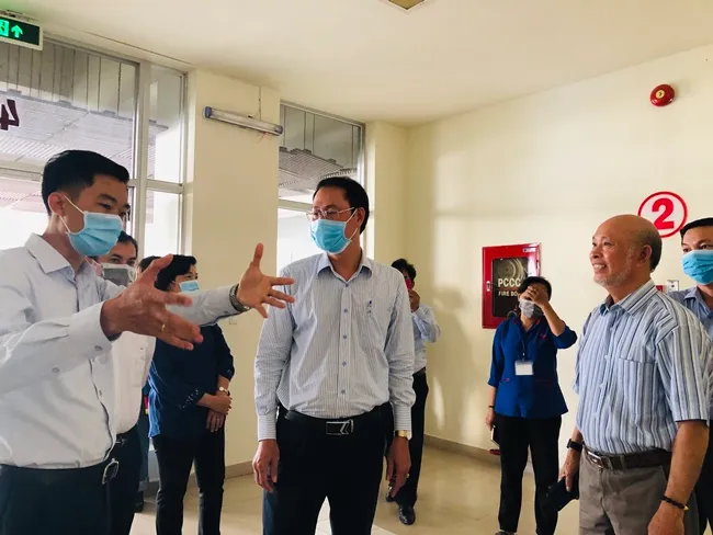 Quận 7 gặp khó khi vận động và đưa người nước ngoài đi cách ly